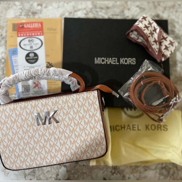 Michael Kors Tan and Cream Monogram Bag w paperwork - Picture 4 of 5